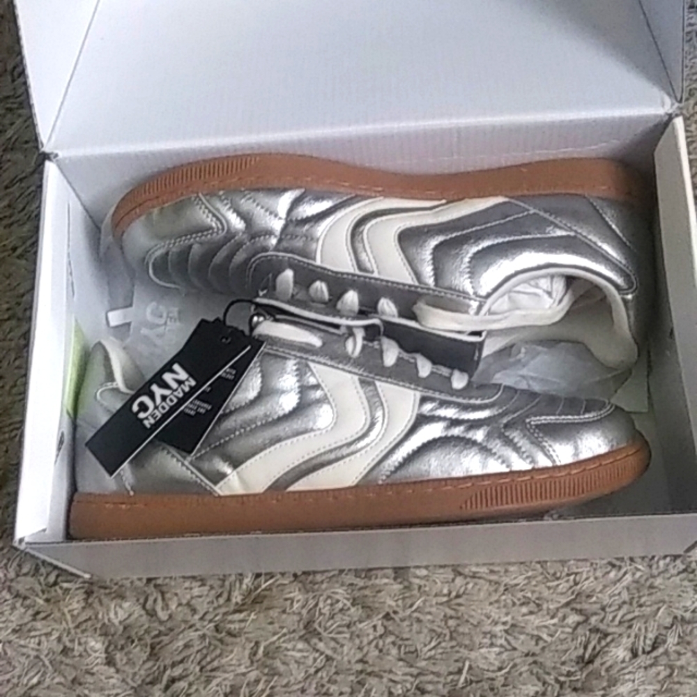 Madden NYC Foldover Sneakers Women’s Size 10